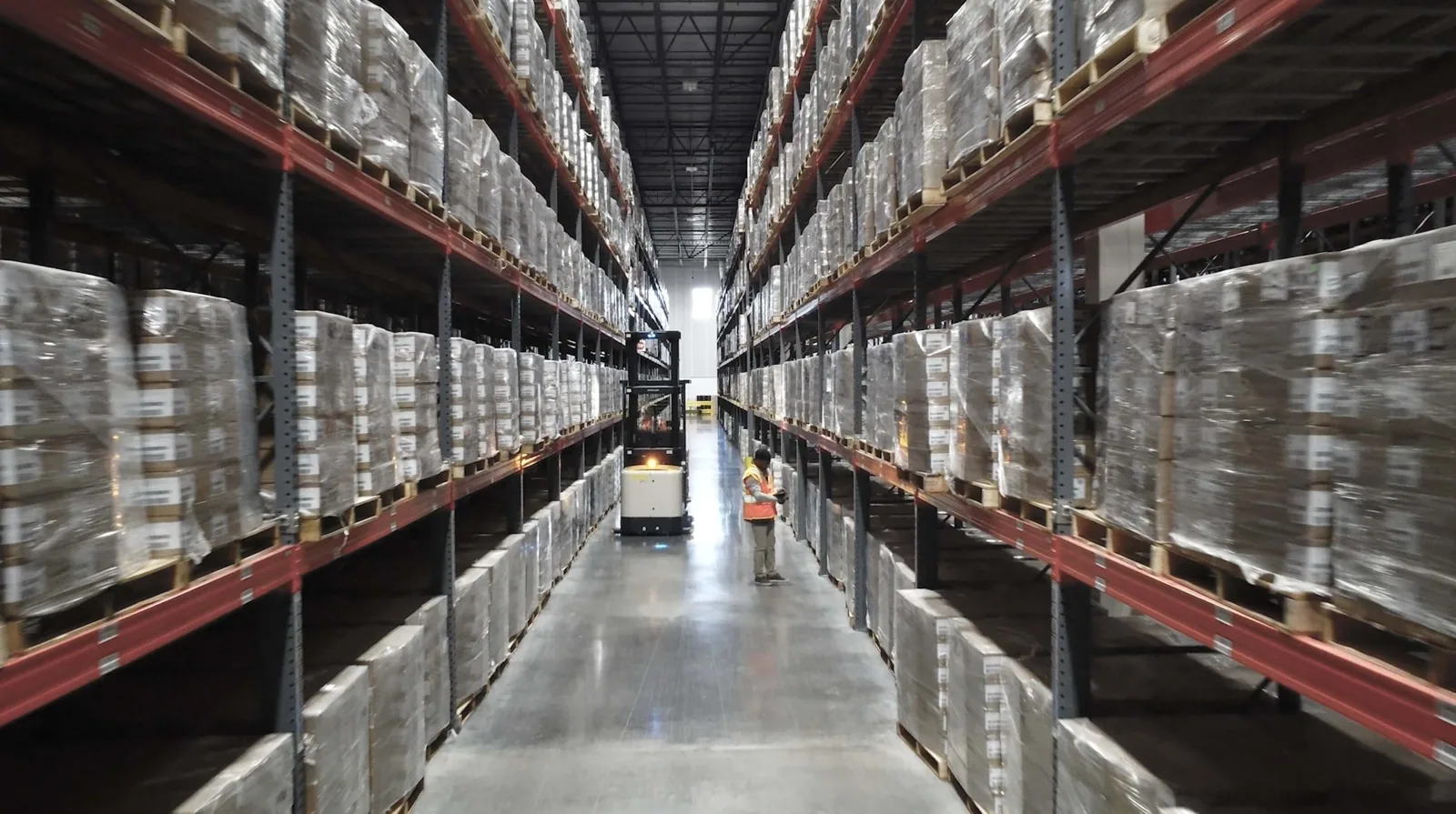 Commercial Roofing for Logistics and 3PL Facilities Commercial Roofing for Logistics and 3PL Facilities